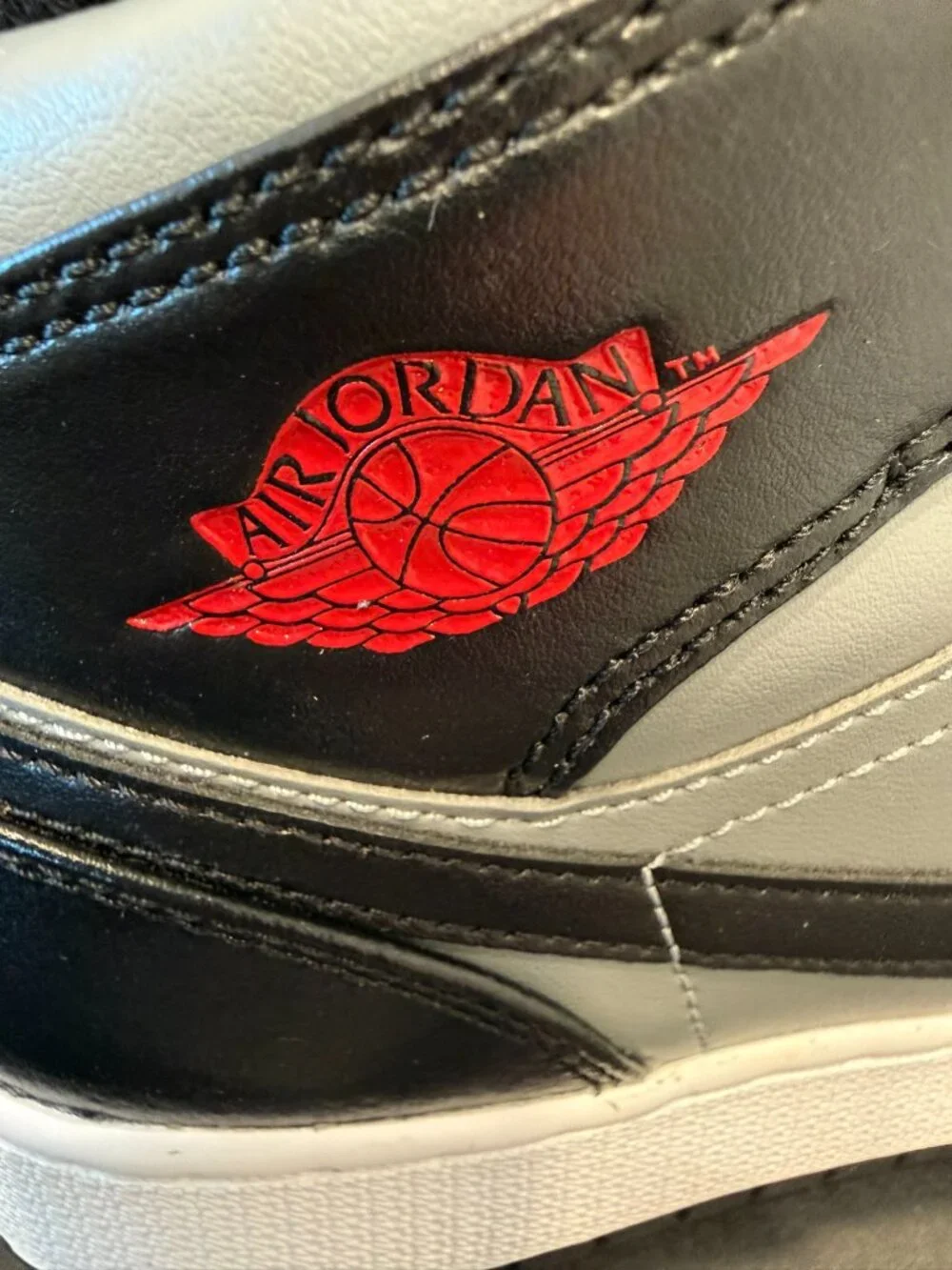 Air Jordan 1 Mid GS Shadow Red Grade School 6.5Y NIB 554725-096